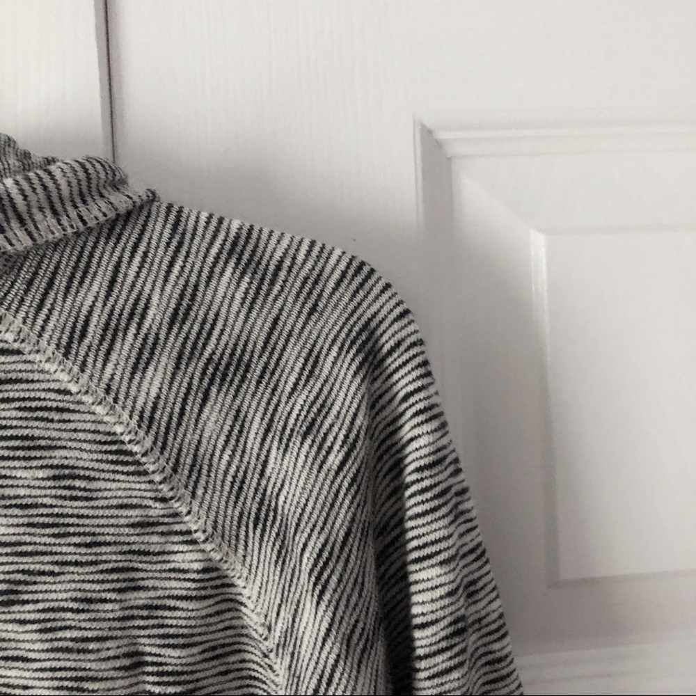 ⭐️ Aerie Stripe Hoodie - Picture 3 of 5